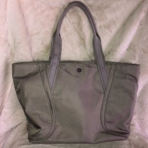 Lululemon Out of Range tote - Dark Chrome